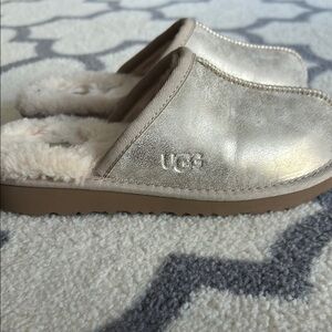 UGG Keegan Little Kids Size 3 Girls Brand New Metallic Silver Slippers